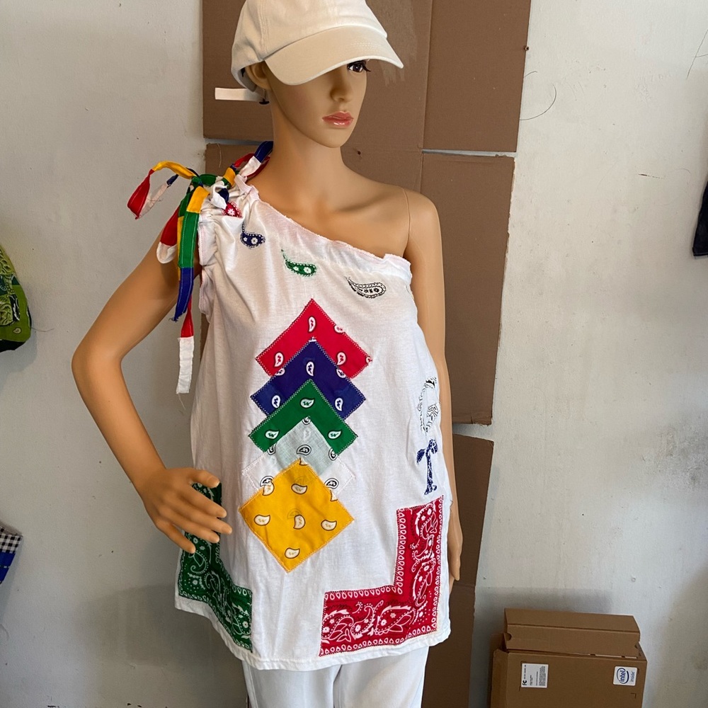 GENUINE THREADZ  M  L XL WHITE MULTI COLOR